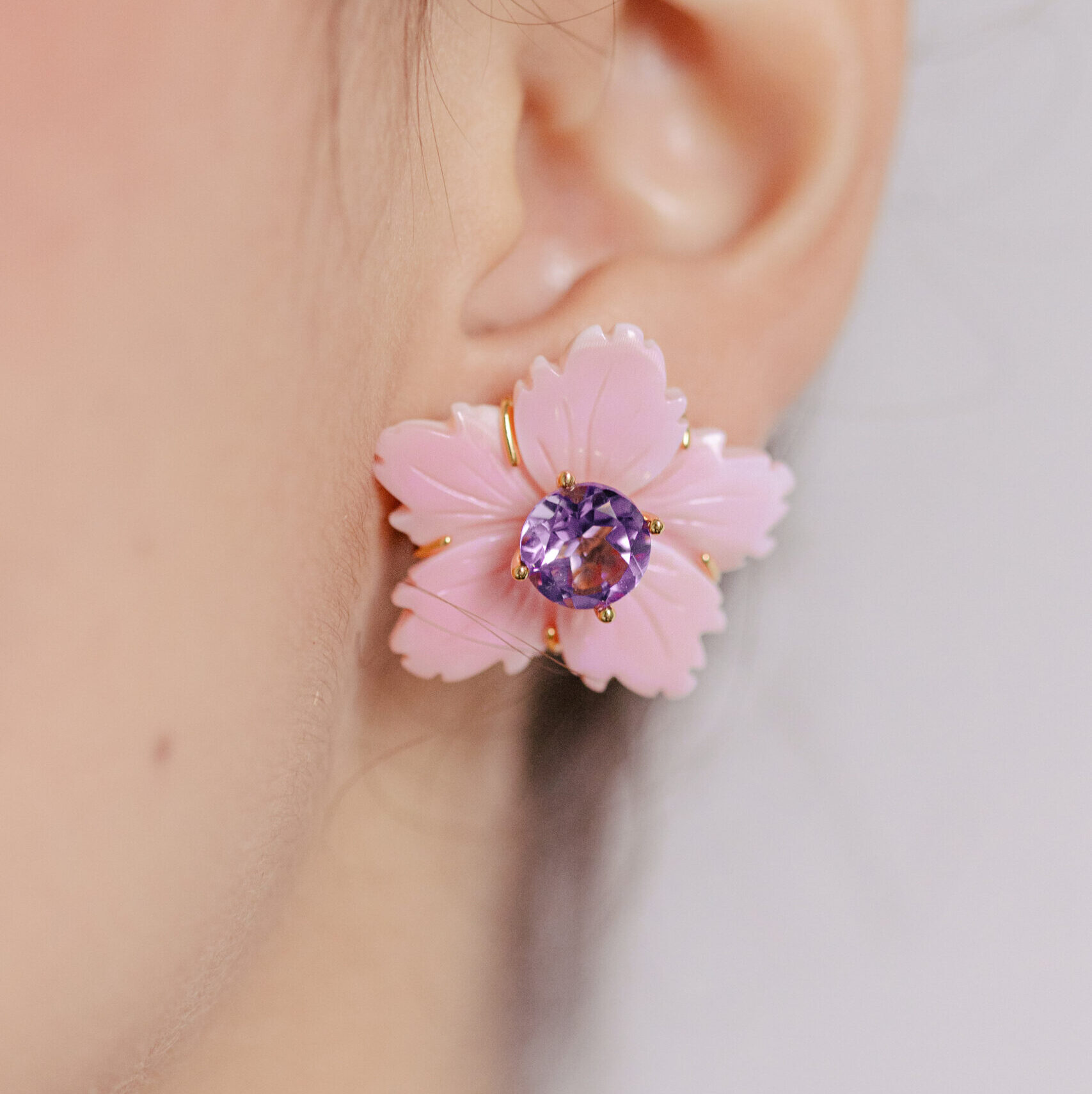 Brinco Flor Shell e Ametista